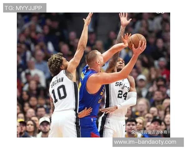 穆雷火力全开29投16中砍下43分6篮板三分球命中率高达55 穆雷火力全开29投16中砍下43分6篮板三分球命中率高达55