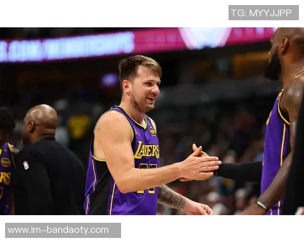 詹姆斯愿意帮助东契奇减轻持球压力提升球队表现